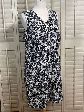 Briggs New York Black and White Floral Dress